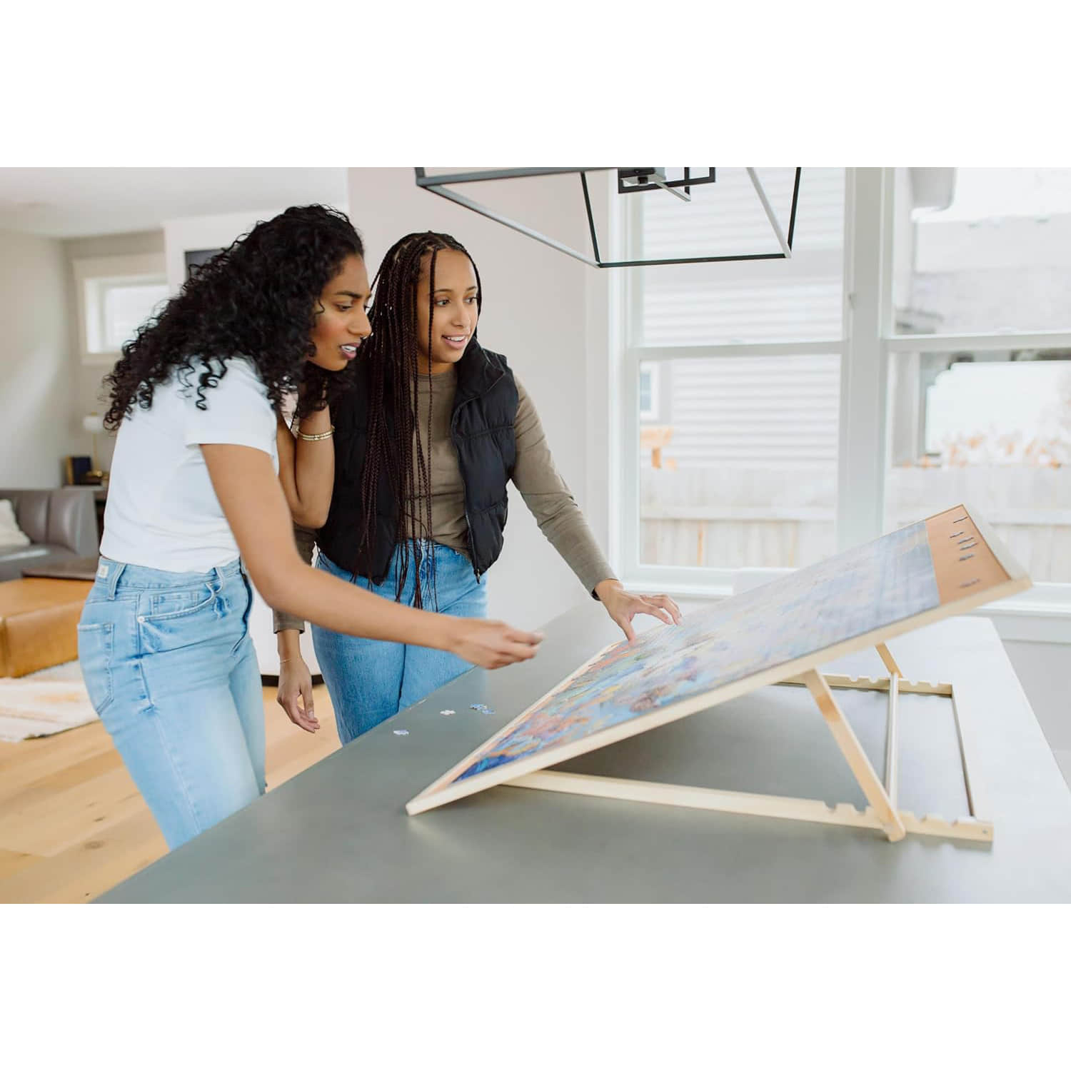 PT008 Fully Assembled Puzzle Easel