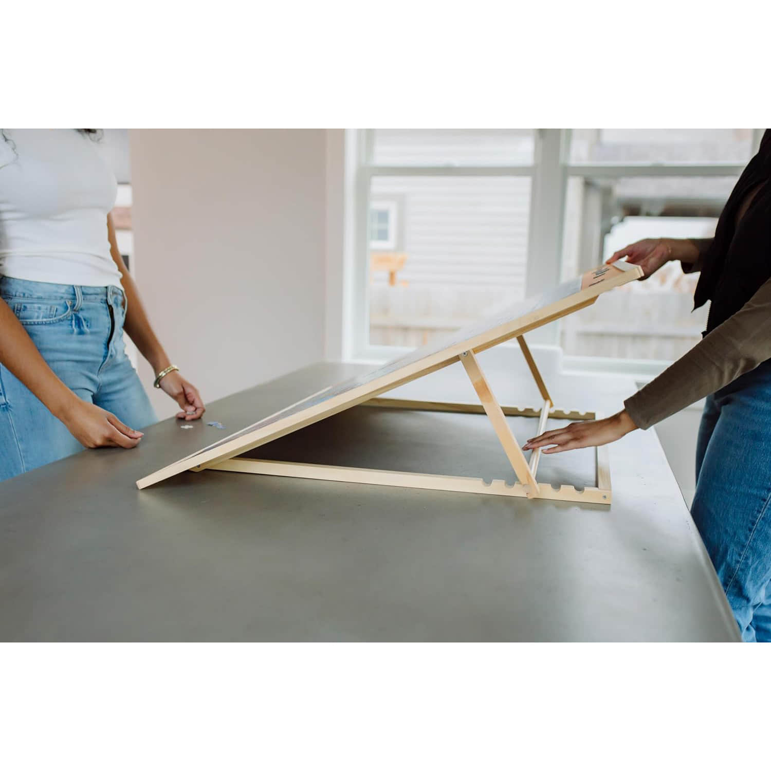 PT008 Fully Assembled Puzzle Easel