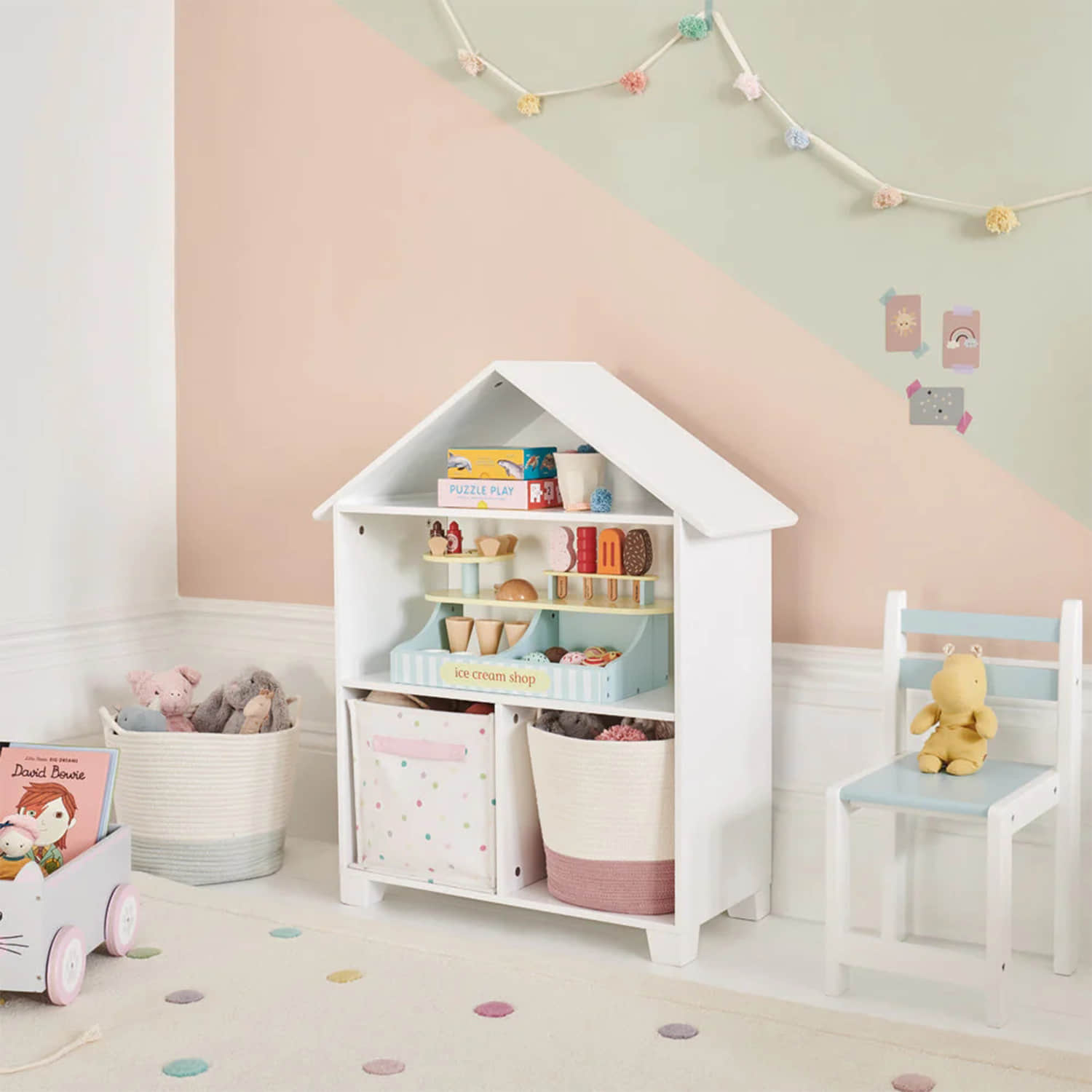 wf011 Small Townhouse Bookcase